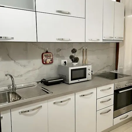 2bdr Komuna E Parisit Appartement *