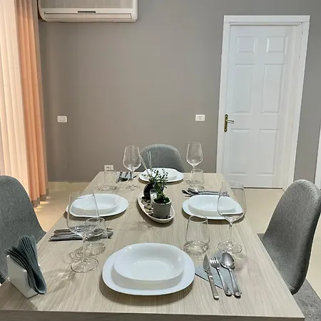2bdr Komuna E Parisit Daire Tiran