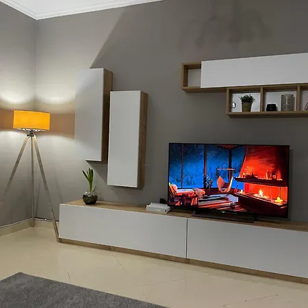 2bdr Komuna E Parisit * Tirana