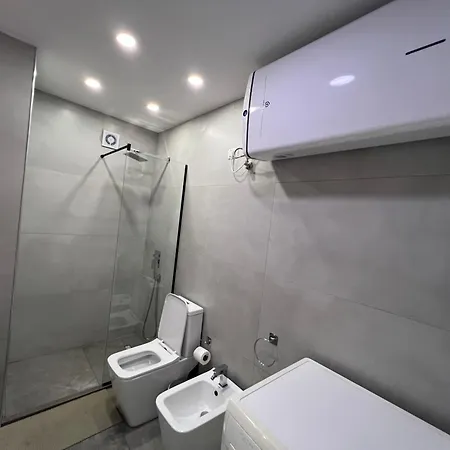 2bdr Komuna E Parisit Appartement *